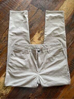 Vuori Meta Pant Size 34, Zip Pocket Flat Front, Light Beige